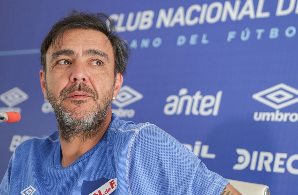 El 'Chino' Recoba es el nuevo entrenador del Nacional de Uruguay