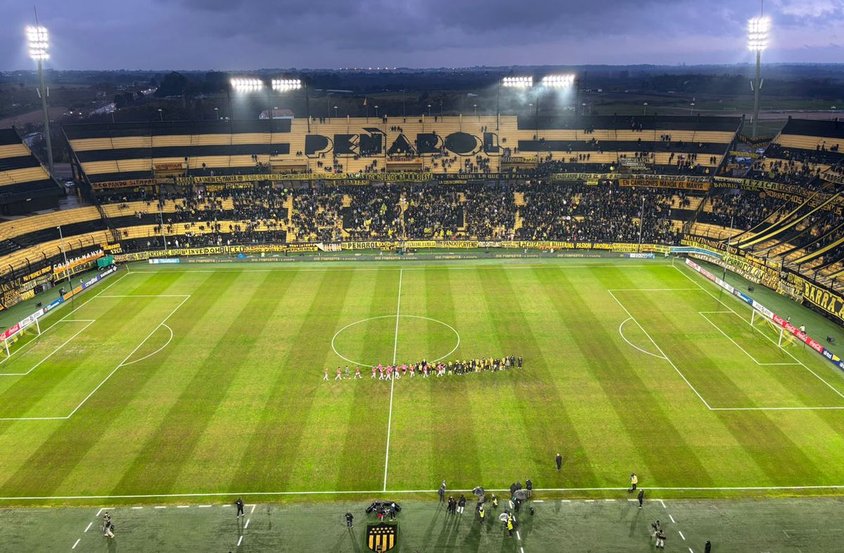 Peñarol recibe a Defensor Sporting en busca de sumar puntos para la Tabla Anual