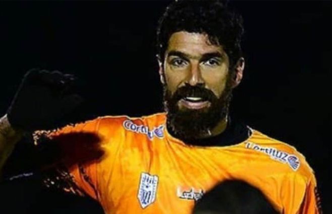 Sebastián el Loco Abreu con su último club, Sud América (foto: Twitter @loco13com). &nbsp;