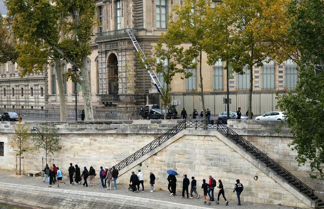 robo-en-el-louvre-paris-afp