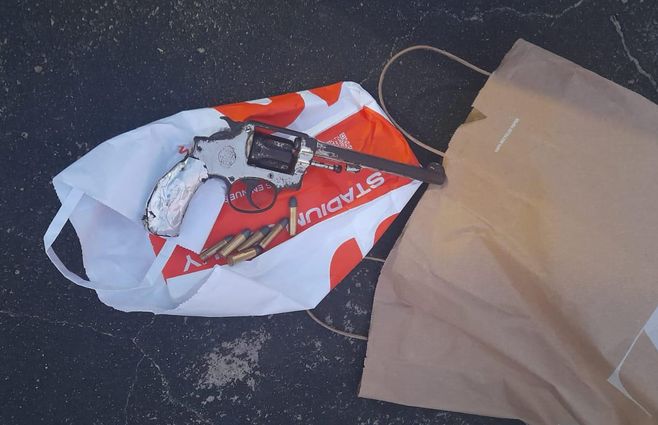 arma-incautada-en-sombrillas-de-parque-rodó.jpg