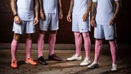 Las medias rosadas que vestirá hoy Uruguay. Foto: Selección Uruguaya, AUF, oficial, en redes sociales.