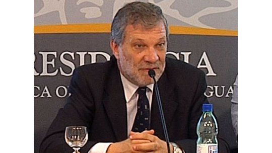 Gobierno anuncia licitación por regasificadora