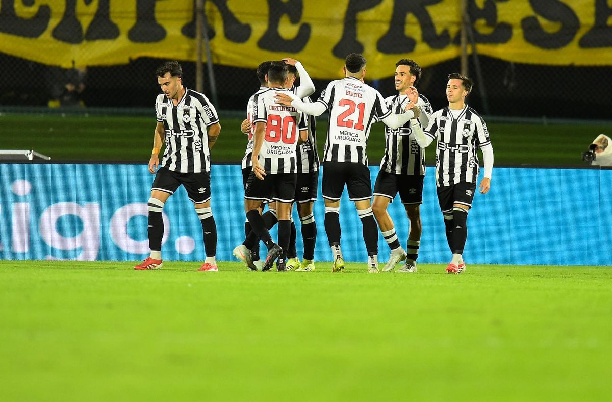 Wanderers le ganó 1 a 0 a Peñarol en el estadio Centenario, que se quedó sin el título del Torneo Apertura
