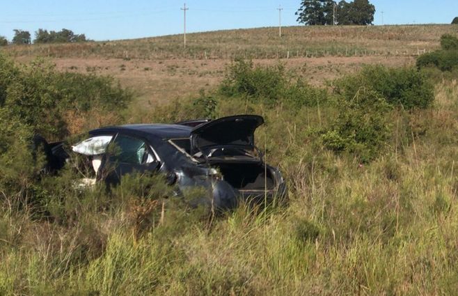 El auto en el que iba Botana, accidentado en ruta 27 de Rivera.