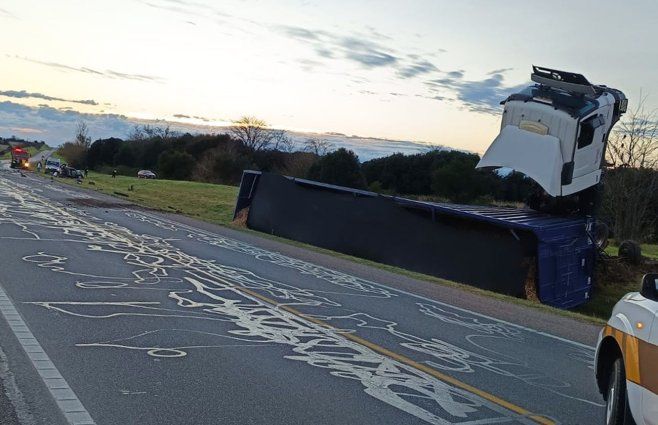 Foto: Policía Caminera. La ruta 21 estuvo cortada hasta el mediodía de este domingo, por el accidente.