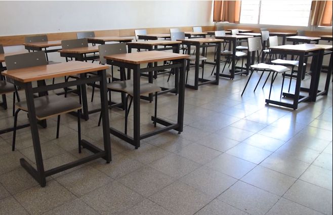 Liceo-vacío-aula-clases-secundaria