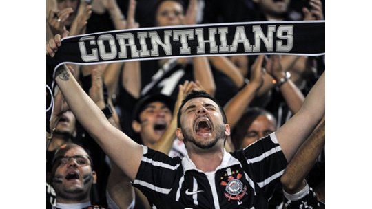 Corinthians inicia campaña contra gritos homófobos de su hinchada