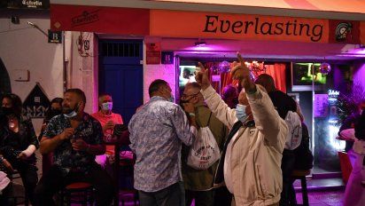 sitges, el pueblo espanol elegido para un ensayo de fiesta general de superacion del covid