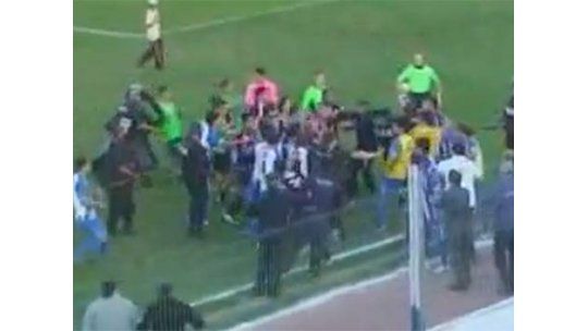 Procesan 11 jugadores por trifulca entre Cerro y Cerro Largo