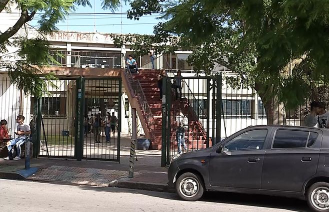 liceo-bauza-estudiantes-fachada-accesos.jpg