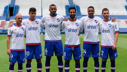 Nacional oficializó la incorporación de seis jugadores