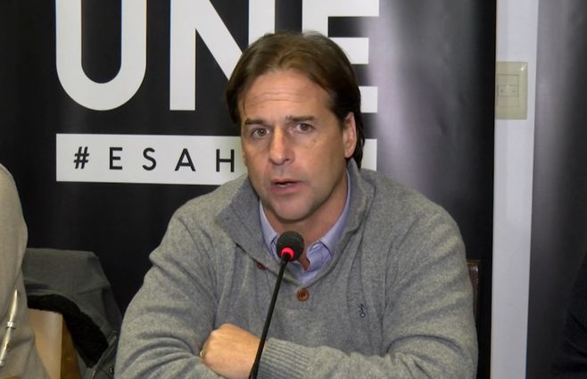 Lacalle-Pou-en-Paysandú-ministros.jpg
