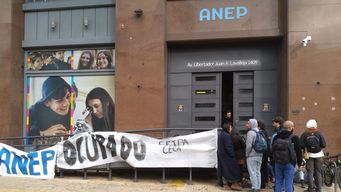 Gremios de estudiantes ocupan el Codicen de la Anep. Foto: Beatriz Martínez, periodista de Subrayado.
