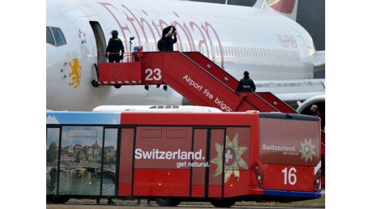 Copiloto aprovechó que el piloto fue al baño y secuestró su avión