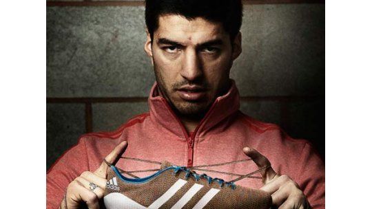 Suárez, la cara de los nuevos zapatos de fútbol de Adidas