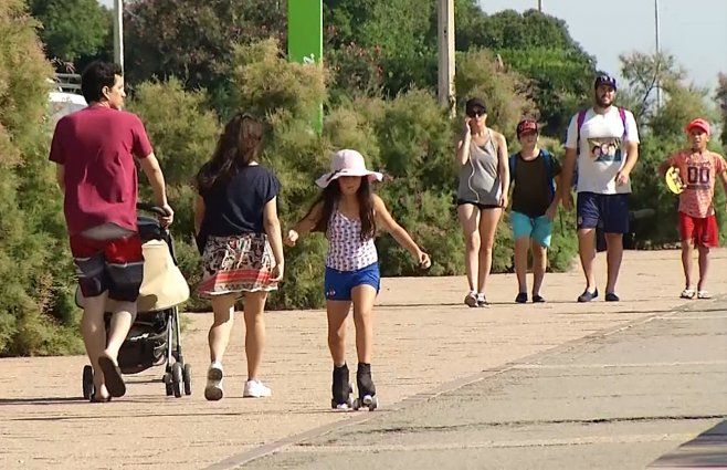 gente-rambla-calor-verano.jpg