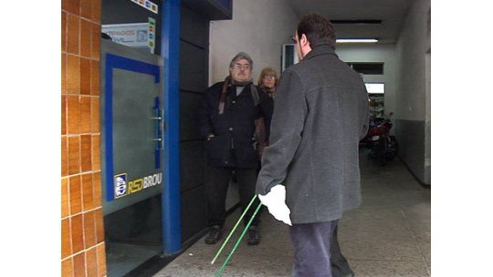 Montevideo tiene dos cajeros automáticos accesibles para ciegos