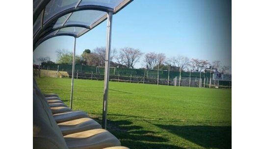 Racing ganó 4 a 1 a Cerro en el Parque Roberto