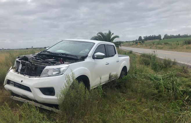 CAMIONETA EN LA QUE FUGARON Y CHOCARON LOS DELINCUENTES