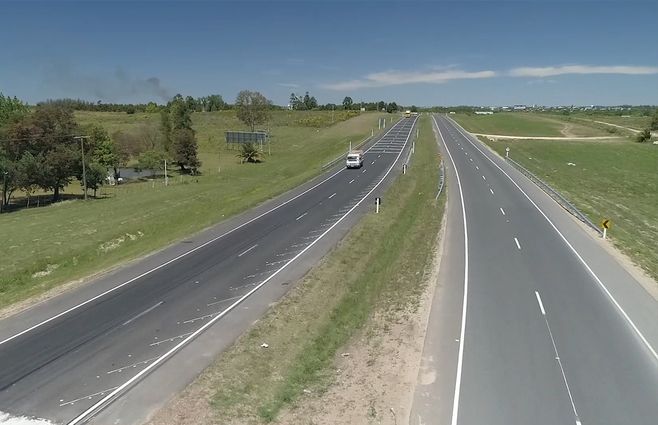 La autopista es una ruta de vía rápida con una barrera en el medio y sin cruces laterales. Foto: archivo, ruta, Uruguay.
