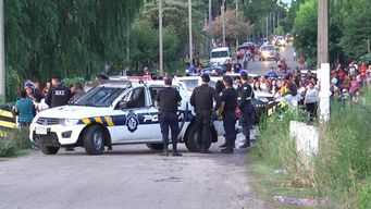 La policía inició rastrillajes este jueves en busca de indicios que den con pistas para encontrar a la mujer y a su hijo.