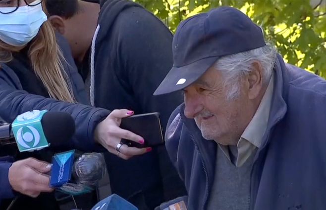 El expresidente no pensaba hablar, pero soltó frases taquilleras