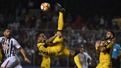 penarol recibe esta noche a libertad de paraguay en el campeon del siglo