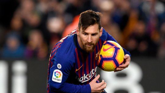 Messi tuvo una pequeña molestia y genera dudas para los partidos ante Real Madrid