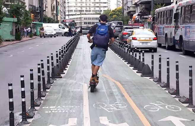 monopatin-18-de-julio-ciclovia