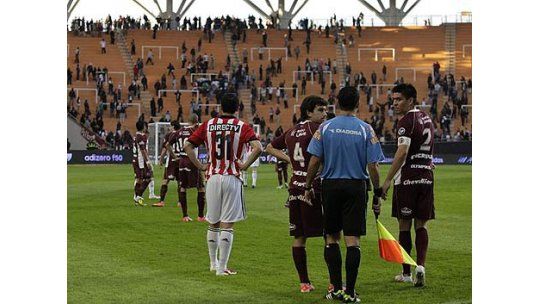 Violencia en el fútbol argentino: un hincha muerto y uno herido