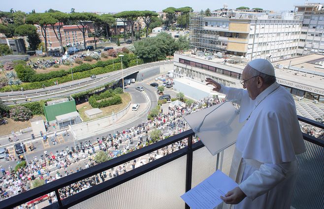 Papa-Francisco-balcon.jpg
