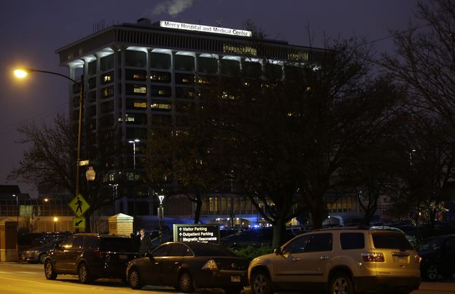 hospital mercy medical care tiroteo chicago AFP.jpg
