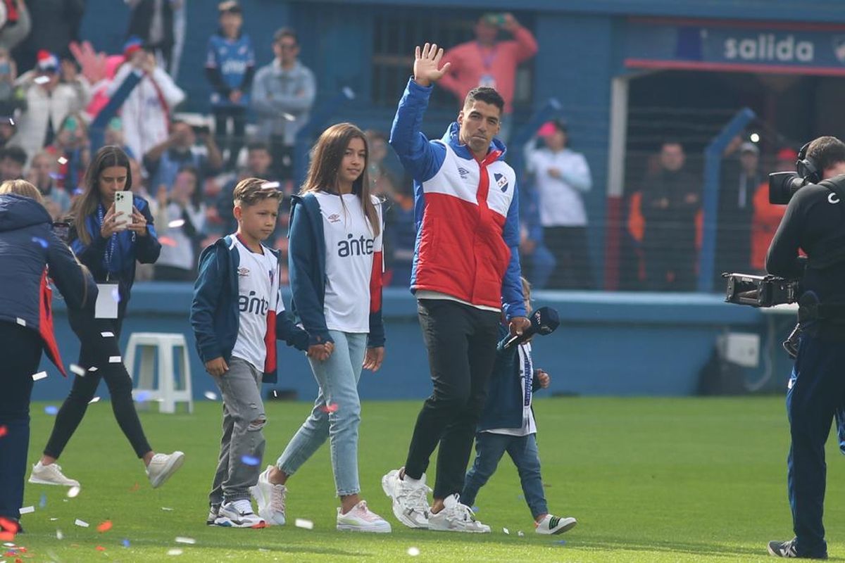 Hoy vuelven a juntarse… Uruguay con Luis Suárez enfrentará a Argentina de  Messi 🇺🇾 🆚 🇦🇷 Bielas declara abiertamente que no hay una…