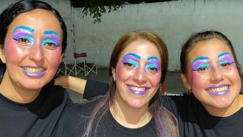 metele que son pasteles: primera murga en incluir lengua de senas