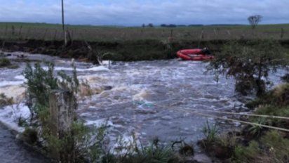 murieron dos ninos y dos adultos arrastrados por la corriente