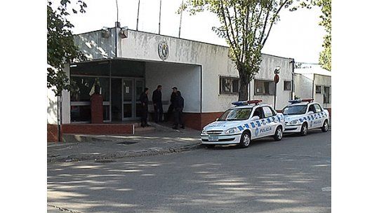 Una patota tomó por asalto la Seccional 24 del Cerro