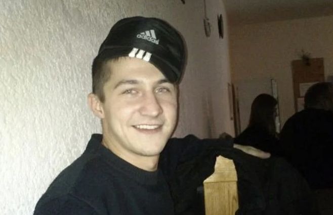 Oleg cuidaba a menudo a la hija de su amigo.