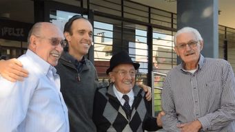 es de cerro largo, tiene 100 anos, nunca falto a la eleccion y voto siempre la misma lista
