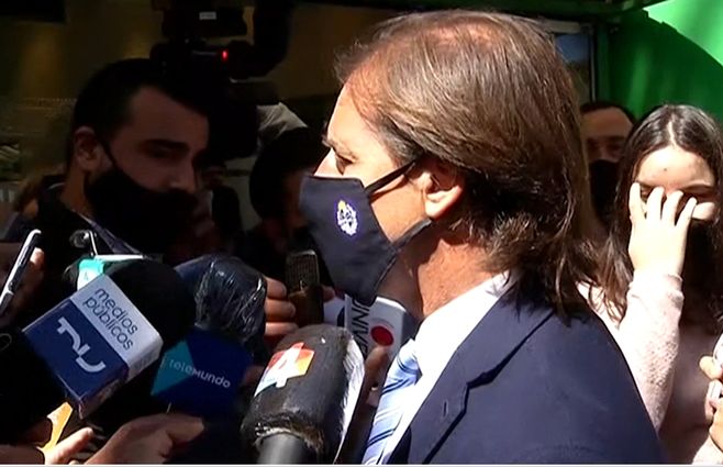 Lacalle-Pou-prado-con-tapabocas.jpg