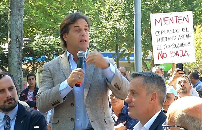 Lacalle-Pou-en-Minas-con-manifestación-de-FANCAP.jpg