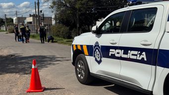 atacaron a tiros a un joven de 19 anos; fue intervenido en el hospital pasteur, pero fallecio