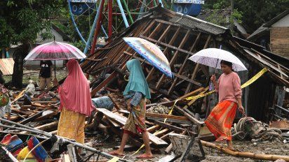 el balance del tsunami en indonesia sube a 373 muertos y 1.400 heridos