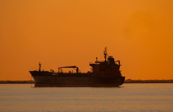 Vuelve a subir el precio del petróleo internacional y supera los 120 dólares por barril. Foto: AFP