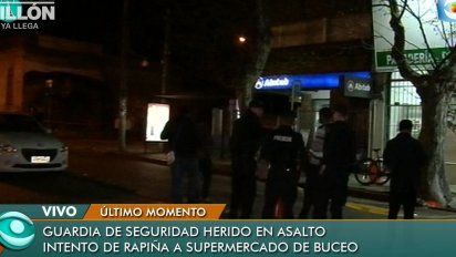 tres asaltantes detenidos y un policia herido en intento de asalto en buceo