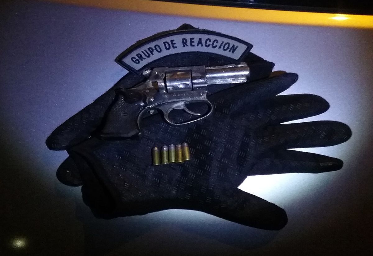 Foto: Ministerio del Interior. Una de las armas incautadas durante el procedimiento.