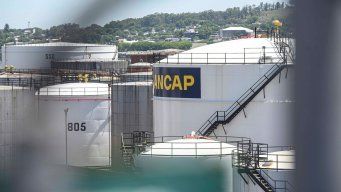 Foto: FocoUy. Refinería de Ancap en La Teja.