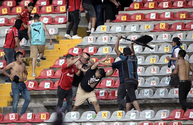 Violencia entre hinchas de dos clubes en una cancha de México.&nbsp;