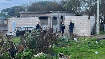 balacera dejo a cinco hombres heridos y un auto incendiado en el barrio cotravi