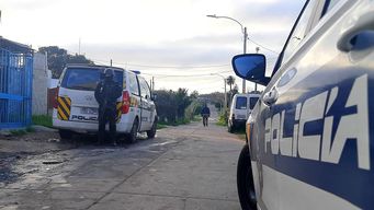 La Policía continúa este martes de mañana en el lugar del doble homicidio, en La Cruz de Carrasco.